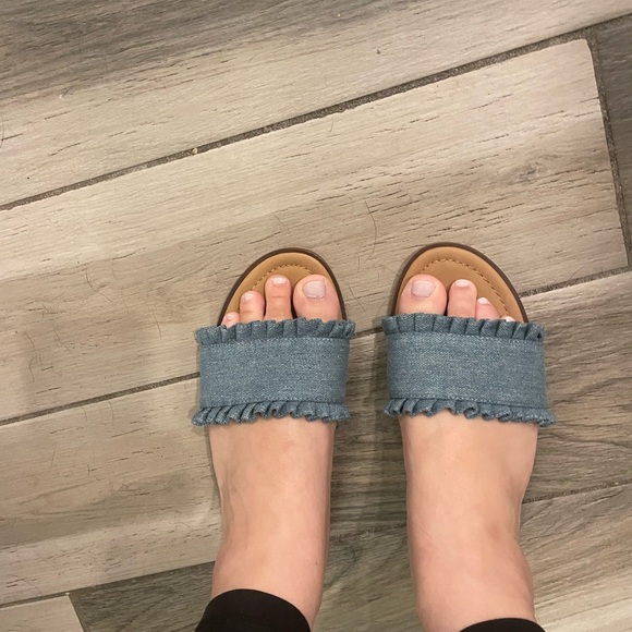 Jodie Eidel slip on ruffle sandal 8.5 - Picture 2 of 4